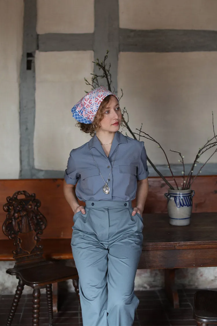 48-1 Pleated trousers with welt pockets / rolled-up trouser legs