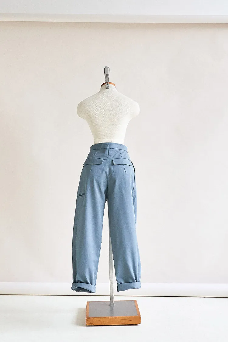48-1 Pleated trousers with welt pockets / rolled-up trouser legs